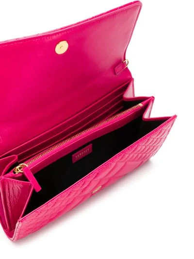 Shop Versace Clutch Mit Medusa In Pink
