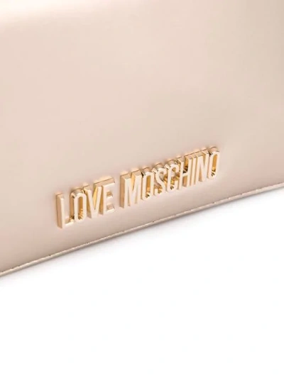 Shop Love Moschino Umhängetasche Mit Logo In Gold