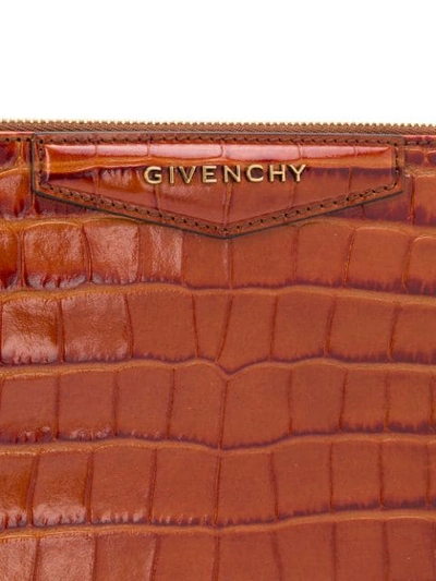 GIVENCHY CROCODILE EMBOSSED POUCH - 棕色