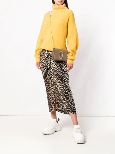Marc Jacobs Hip Shot Logo Strap Bag In Brown