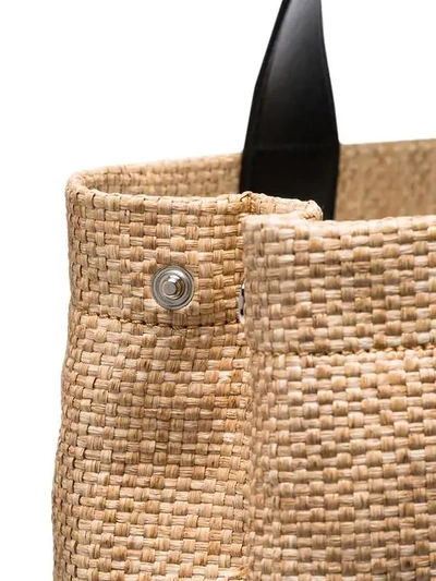 STELLA MCCARTNEY BEIGE SMALL LOGO PRINT WOVEN STRAW TOTE BAG - 大地色