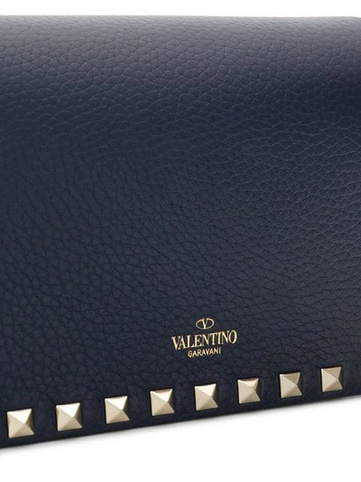 Shop Valentino Garavani 'rockstud' Portemonnaie In Blue