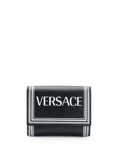 Shop Versace Portemonnaie Mit Logo-print In Black