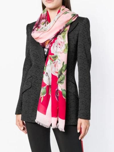 Shop Dolce & Gabbana Schal Mit Pfingstrosen-print - Rosa In Pink