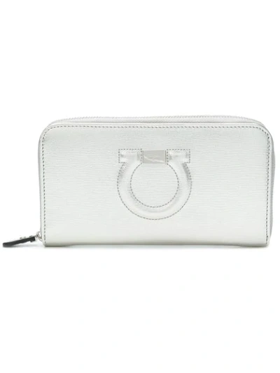 Shop Ferragamo Salvatore  Gancini Zip Around Wallet - Metallic