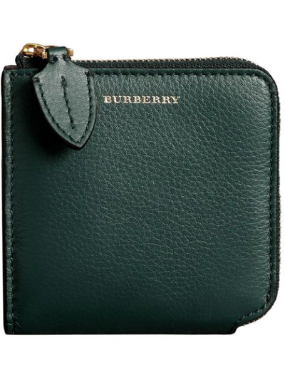 Shop Burberry Portemonnaie Aus Kalbsleder - Grün In Green
