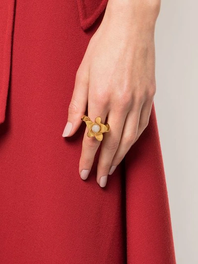 Shop Oscar De La Renta Pearl Flower Ring In Gold
