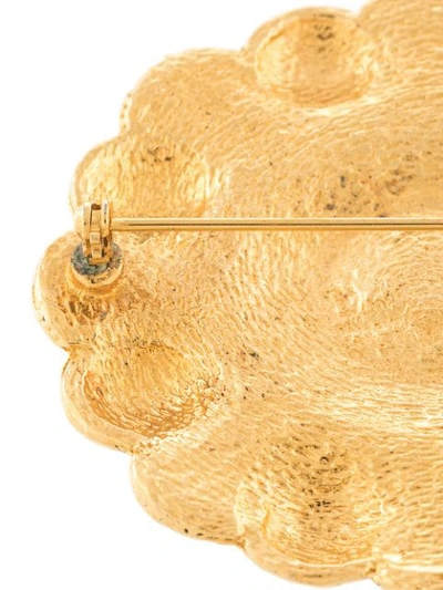 Pre-owned Chanel Flower Embossed Brooch In Gold