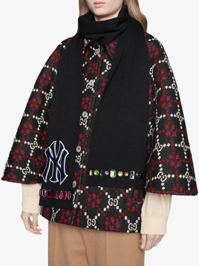 Shop Gucci Ny Yankees™ Patch Scarf In Black
