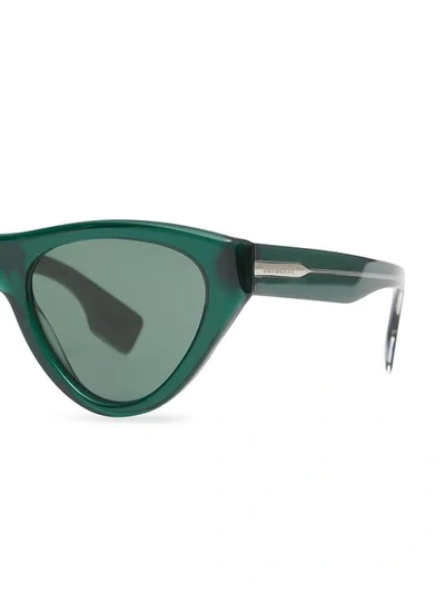 Shop Burberry Eyewear Sonnenbrille Mit Dreieckigem Gestell In Green