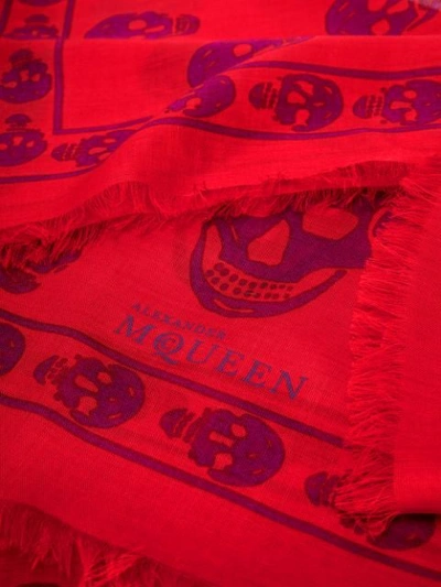 Alexander Mcqueen Skull Print Frayed Scarf In Red