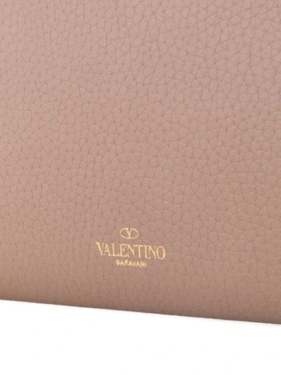 Shop Valentino Garavani Rockstud Wallet On Chain In Pink