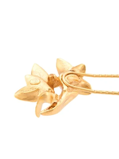 Shop Oscar De La Renta Pearl Flower Hair Pin In Gold