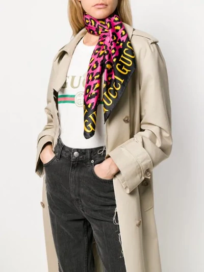 GUCCI LEOPARD PRINT SCARF - 粉色