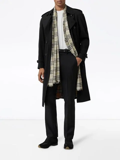 Shop Burberry Schal Mit Vintage-check In Neutrals