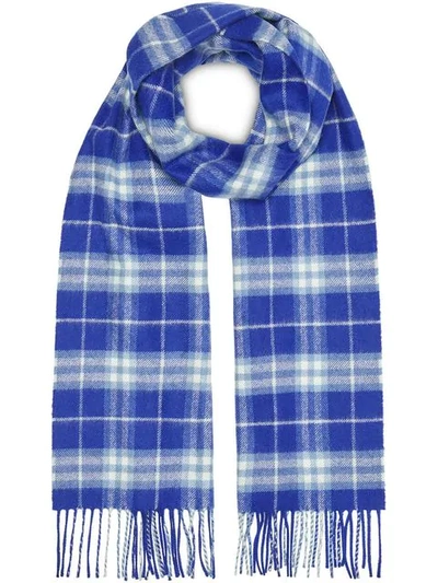 Shop Burberry 'the Classic' Kaschmirschal Mit Vintage-check In Blue