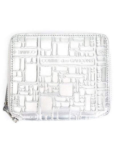Comme Des Garçons Embossed-logo Wallet In Grey