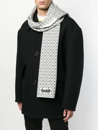 Gmbh My Beauty Offends You Intarsia Knit Scarf In White In Black