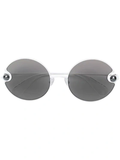 CHRISTOPHER KANE EYEWEAR PEARL EMBELLISHED ROUND SUNGLASSES - 白色