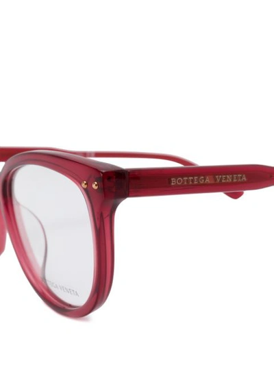 Shop Bottega Veneta Round Frame Glasses In Red