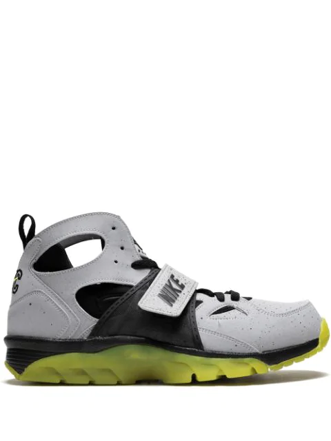 nike air trainer huarache qs