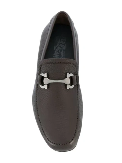 Shop Ferragamo Loafer Mit "gancio"-schalle In Hickory