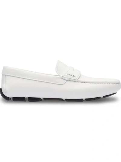 Shop Prada Klassische Loafer In White