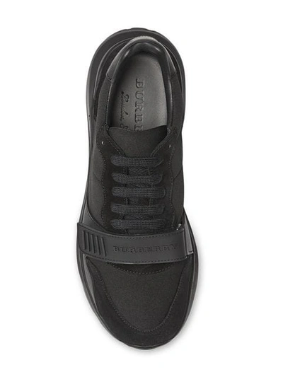 Shop Burberry Sneakers Mit Logo-schnalle In Black