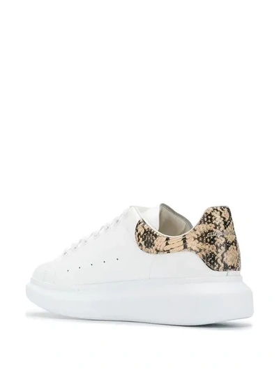 ALEXANDER MCQUEEN SNAKE-EFFECT OVERSIZED SNEAKERS - 白色