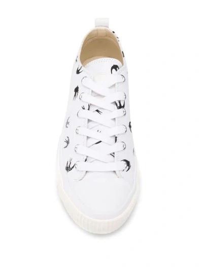 Shop Mcq By Alexander Mcqueen Mcq Alexander Mcqueen Sneakers Mit Vogel-print - Weiss In White