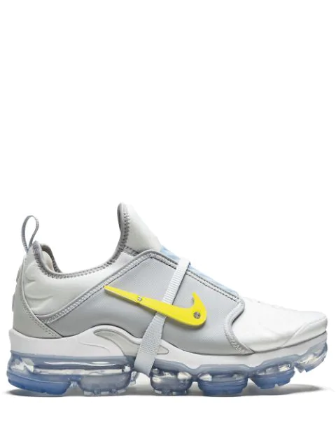 vapormax plus sneakers