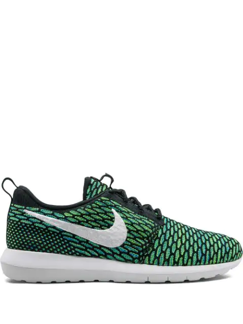 green nike roshe