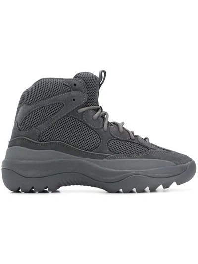 Shop Yeezy 'season 6 Desert Rat' Stiefel In Grey