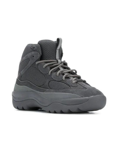 Shop Yeezy 'season 6 Desert Rat' Stiefel In Grey