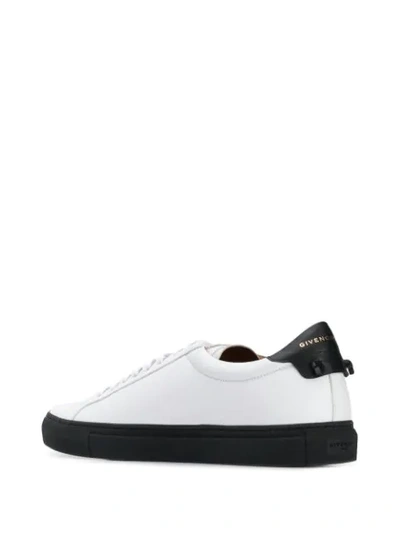 GIVENCHY EMBROIDERED LOGO SNEAKERS - 白色