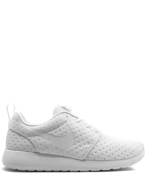 Nike Roshe One Sneakers In White Modesens