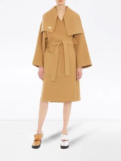 Shop Jw Anderson Wickelmantel Mit Oversized-kragen In Brown