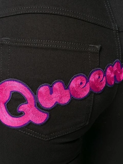 Queen缝饰紧身牛仔裤