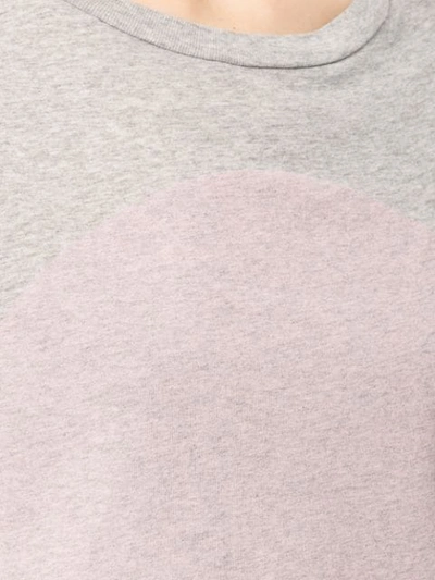 Shop Bassike T-shirt Mit Print - Grau In Grey