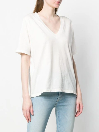 Shop Hope T-shirt Mit V-ausschnitt - Nude In Neutrals