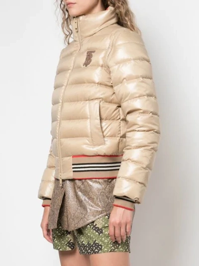 BURBERRY DETACHABLE SLEEVE ICON STRIPE PUFFER JACKET - 大地色