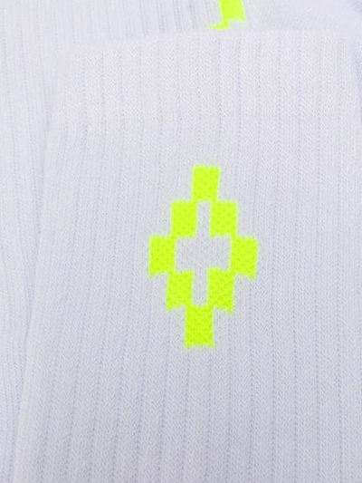Shop Marcelo Burlon County Of Milan Socken Mit Logo In White