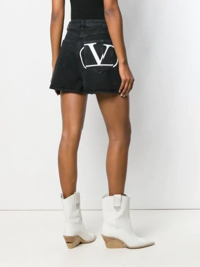 Shop Valentino Jeansshorts Mit Logo-print In Black