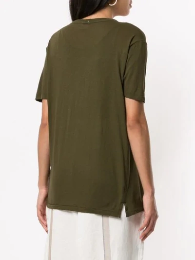 Shop Bassike Klassisches T-shirt - Grün In Green