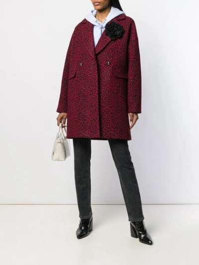 Shop Liu •jo Doppelreihiger Mantel In U9300 Beauty Red N Leo