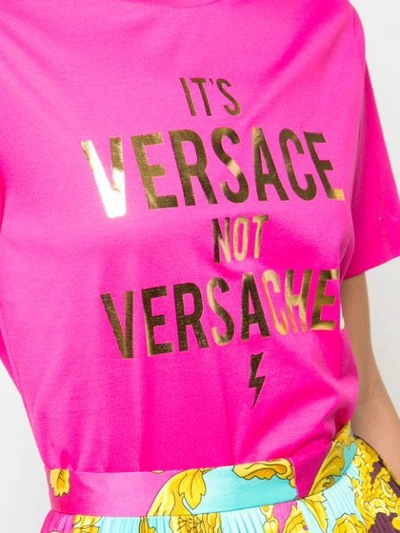 Shop Versace Versachee-print T-shirt In Pink