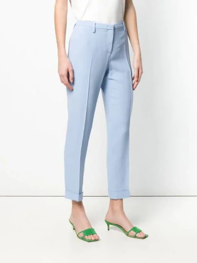 Shop N°21 Cropped Pleated Trousers In Blue