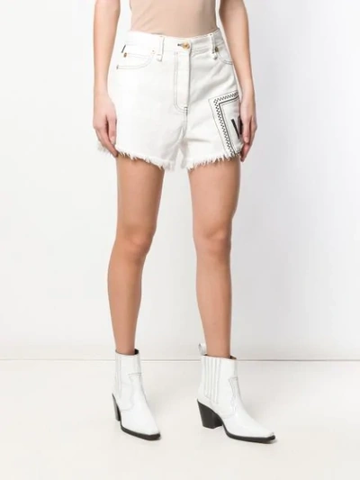 Shop Versace Jeans-shorts Mit Logo-print In A8065 Denim Ecru