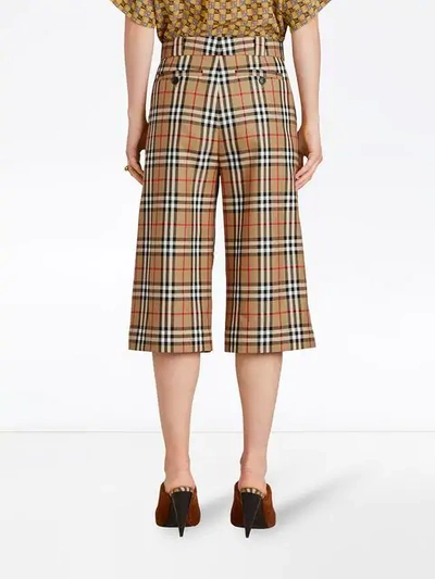 Shop Burberry Shorts Mit Karomuster In Yellow