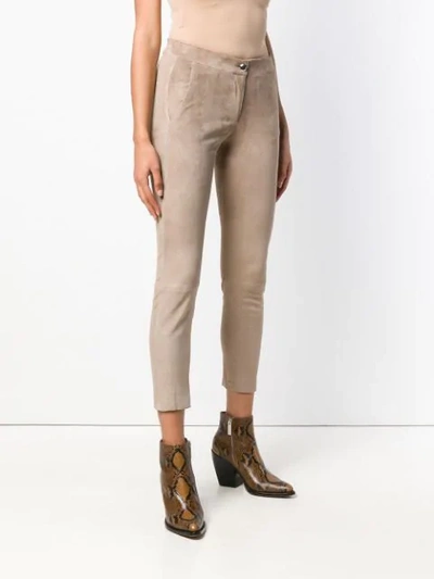 slim-fit cropped trousers